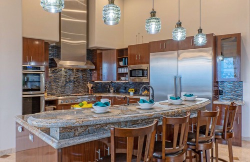 Fountain Hills House | #1 BEST VIEWS 7500 SF Mansion W/MOVIE Pool, Game Room, 11 King Beds, Fountain!