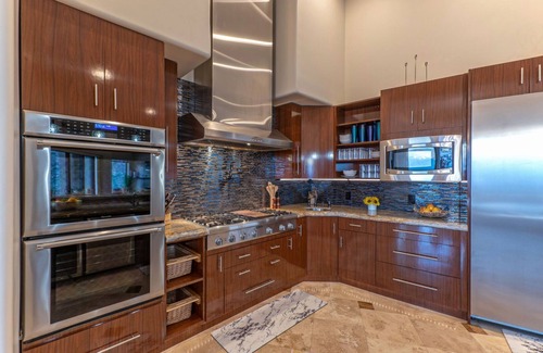 Fountain Hills House | #1 BEST VIEWS 7500 SF Mansion W/MOVIE Pool, Game Room, 11 King Beds, Fountain!