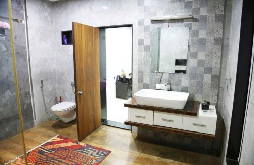 Belagavi House | 1 BHK luxury Bedroom Penthouse ,Couple Friendly