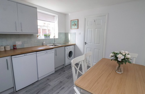 Howden Cottage | 1 BISHOPGATE COURT, family friendly in Howden