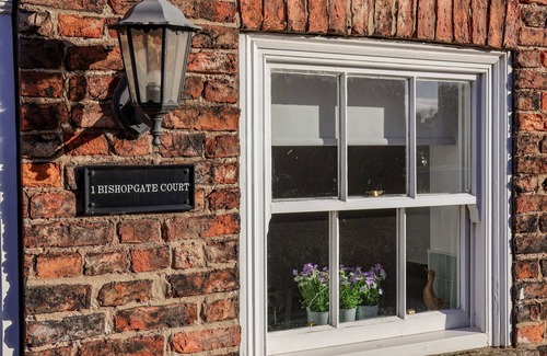 Howden Cottage | 1 BISHOPGATE COURT, family friendly in Howden