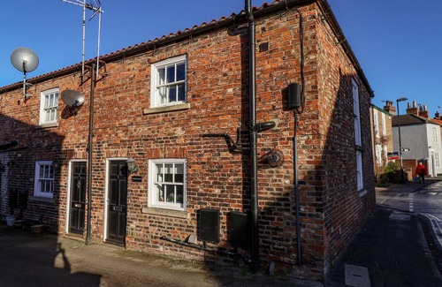 Howden Cottage | 1 BISHOPGATE COURT, family friendly in Howden