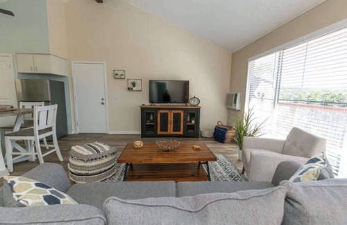 Canyon Lake House | 1 Blk to Lake/Firepit/Games/Hill Country Views!