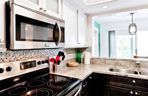 Bradenton Beach Condo | 1 Block From Beautiful Bradenton Beach, Restaurants, shops, and Fishing Pier!