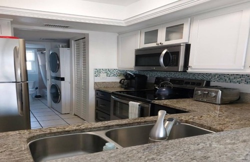 Bradenton Beach Condo | 1 Block From Beautiful Bradenton Beach, Restaurants, shops, and Fishing Pier!