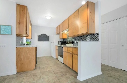 Coquina Gables Apartment | 1 Block to Beach & A Street Tropical Apt w Patio