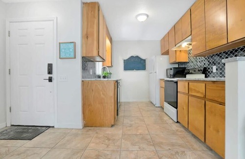 Coquina Gables Apartment | 1 Block to Beach & A Street Tropical Apt w Patio