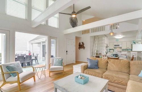 Pirates Beach House | 1 Block to Beach: Family Retreat in Galveston!