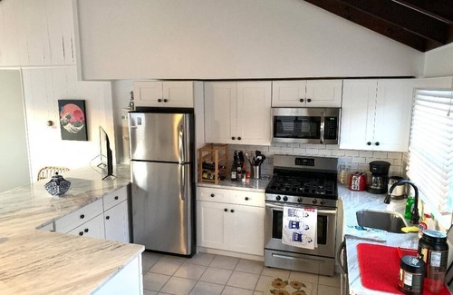 Avalon House | 1 block to beach, Icona and Windrift Resorts w/30’ Heated Pool and Spa