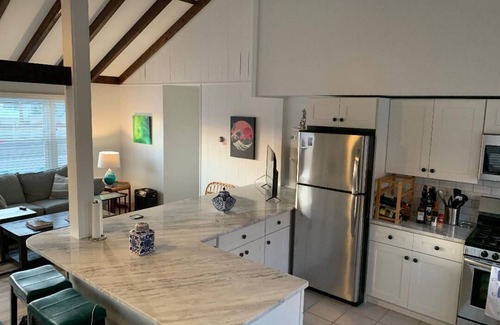 Avalon House | 1 block to beach, Icona and Windrift Resorts w/30’ Heated Pool and Spa