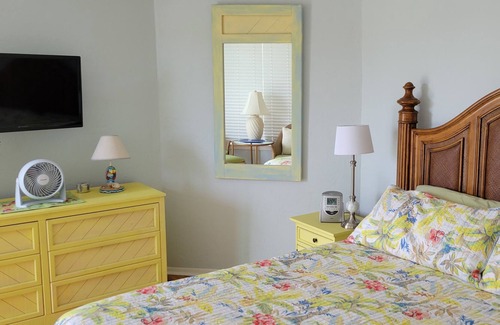 Flagler Beach House | 1 block to beach, backyard golf course views. Sleeps 5, Pet-friendly, low price!