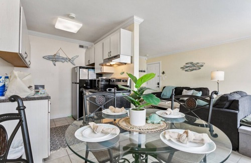 Northeast Virginia Beach Condo | 1 block to beach & boardwalk | Central Downtown