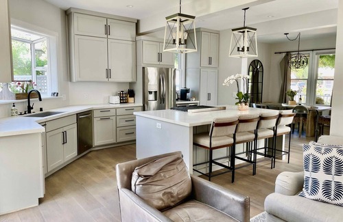 St. Helena House | 1 Block To St. Helena Main Street Shops, Restaurants, wineries, spa!