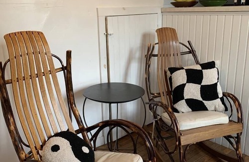 Cape May House | 1 Block to Washington Street Mall. Pet Friendly.