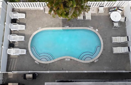 Ilexhurst Condo | 1 Block WALK on QUIET street to beach/food/fun