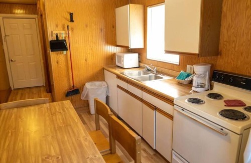 Cadiz Cottage | 1 BR 1 Bath Lakeside Cottage Retreat