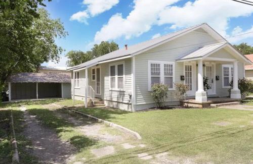 Tobin Hill House | 1 BR 1BA Downtown Riverwalk Golf Zoo and Pearl