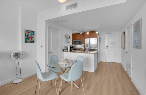 Boynton Beach Condo | 1 br 2bed LakeView Rooftop Pool