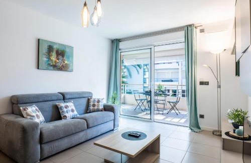 Pointe Croisette Apartment | 1-Br apartment in Palm Beach swimming pool
