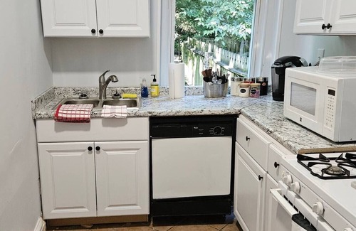 Clifton Heights House | 1 BR Apartment Sleeps 4 Near UC and Downtownnn