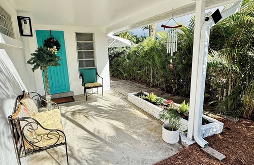 Fort Pierce Shores Apartment | 1 BR Beach Apt Pet Ok Steps to Beach & Boating Sleeps 2 Newly Renovated