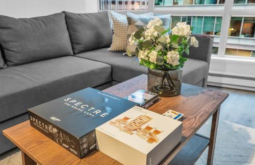 Coal Harbour Apartment | 1-BR Condo in Downtown Coal Harbour with Parking and City Views
