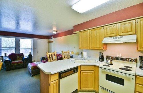 Wolf Creek Condo | 1 BR Condo near Pineview | 1 Bed, 1 Bath