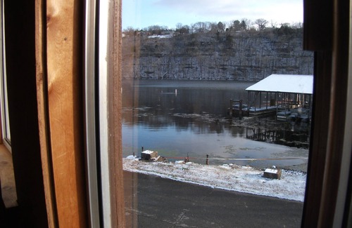 Rockaway Beach Cottage | 1 Br Cottage On Quiet Lake Taneycome W/Boat Slip