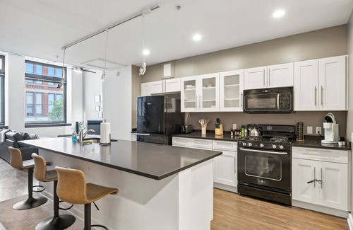 Cultural District Apartment | 1 BR Downtown Vibes – Near Steelers Stadium
