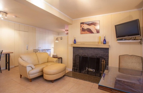 Montclair Apartment | 1-BR Hill-Top Retreat Entire Flat Nr UC Berkeley in Premium Woodsy Area