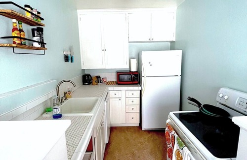 Kerns Apartment | 1 BR in NE Historic Building