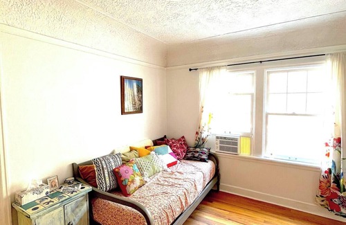 Kerns Apartment | 1 BR in NE Historic Building
