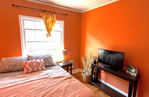 Kerns Apartment | 1 BR in NE Historic Building