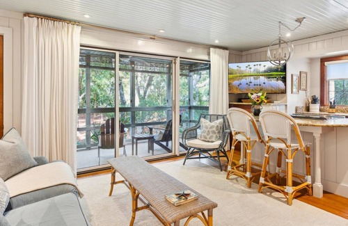 West Beach Village Villa | 1 BR Lux Cottage, 2 Minute Walk to Beach! Love Kiawah? Love your Accommodations!