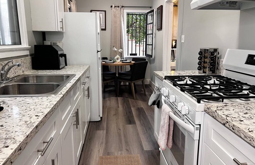 East Hollywood Apartment | 1-BR Retreat in East Hollywood – Prime Location!