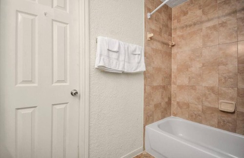 The Galleria Apartment | 1-BR Stellar Stay #7 at The Galleria