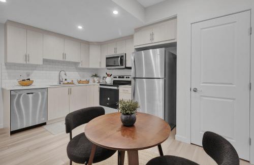 West Edmonton Villa | 1 BR Suite Stylish Coffee Station Stocked sleep 4