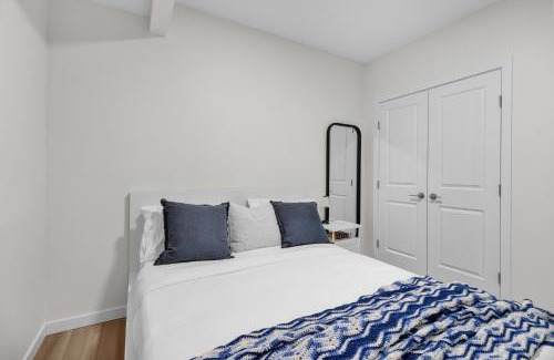 West Edmonton Villa | 1 BR Suite Stylish Coffee Station Stocked sleep 4