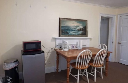 Framingham Apartment | 1 BR unit, private entrance and bathroom, free parking, walk to FSUnn