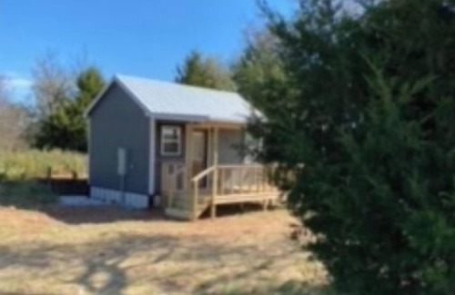 Wheeler Cottage | #1 cabin,Cozy remote location with large porch -close to Wheeler &Shamrock