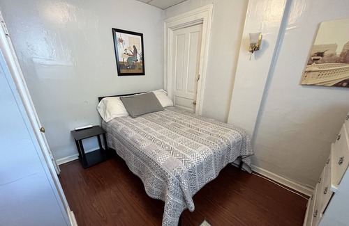 Flint Apartment | #1 Central Park Downtown Apartment