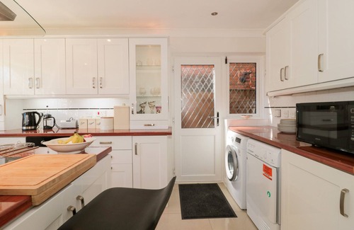 Poole Cottage | 1 Charlotte Close