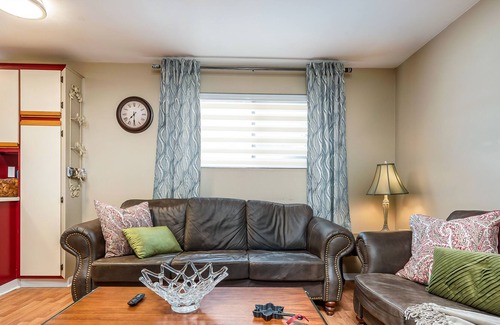 Ahuntsic-Cartierville Apartment | 1 - CHIC DESIGNER LOVELY BEAUTIFUL COZY FLAT 1BDR