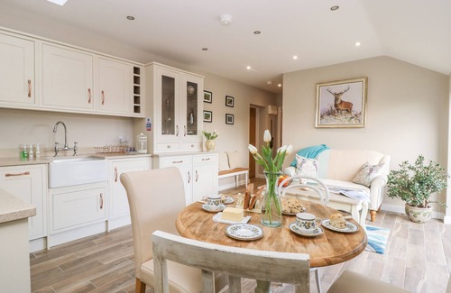 Fridaythorpe Cottage | 1 CHURCH BARNS, pet friendly, with open fire in Pocklington