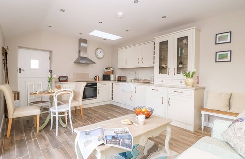 Fridaythorpe Cottage | 1 CHURCH BARNS, pet friendly, with open fire in Pocklington