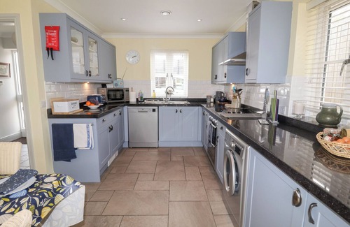 Long Melford Cottage | 1 COCONUT COTTAGE, LONG MELFORD, pet friendly in Long Melford