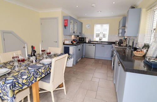 Long Melford Cottage | 1 COCONUT COTTAGE, LONG MELFORD, pet friendly in Long Melford