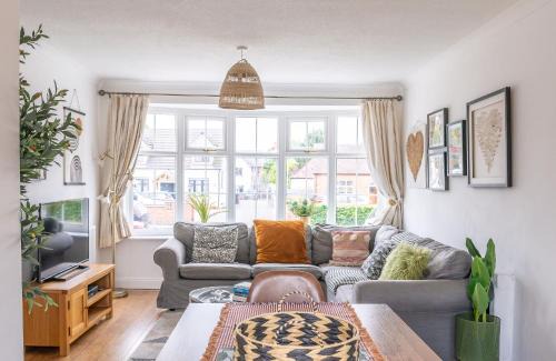 Coleshill House | 1 Coleshill townhouse Sleeps 6 NEC 7 mins BHX