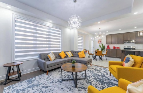 Caledon House | 1 Cozy & Spacious New home in Caledon, 4 bedrooms, accommodates 12 people