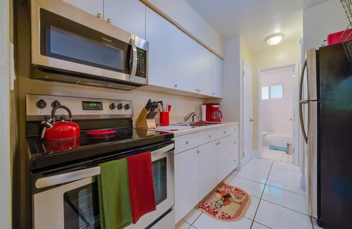 Middle River Terrace Apartment | #1 ✔️ Cute neighborhood, walk to Wilton Manors!